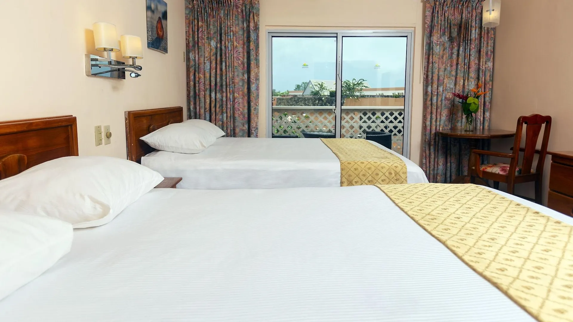 Grafton Beach Resort Black Rock