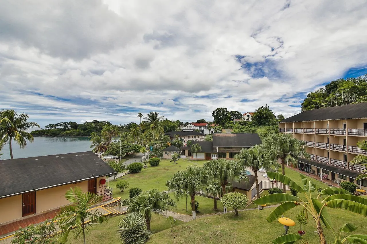 Grafton Beach Resort Black Rock